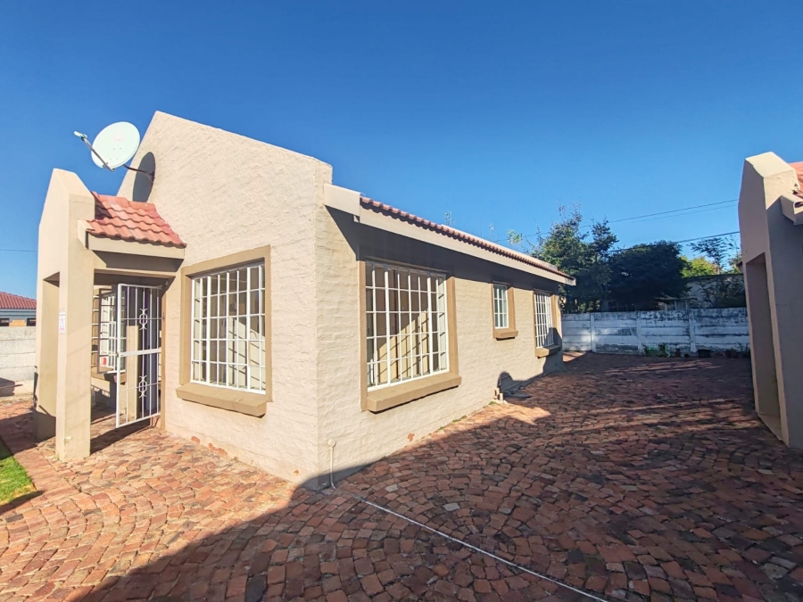 2 Bedroom Property for Sale in Potchefstroom North West